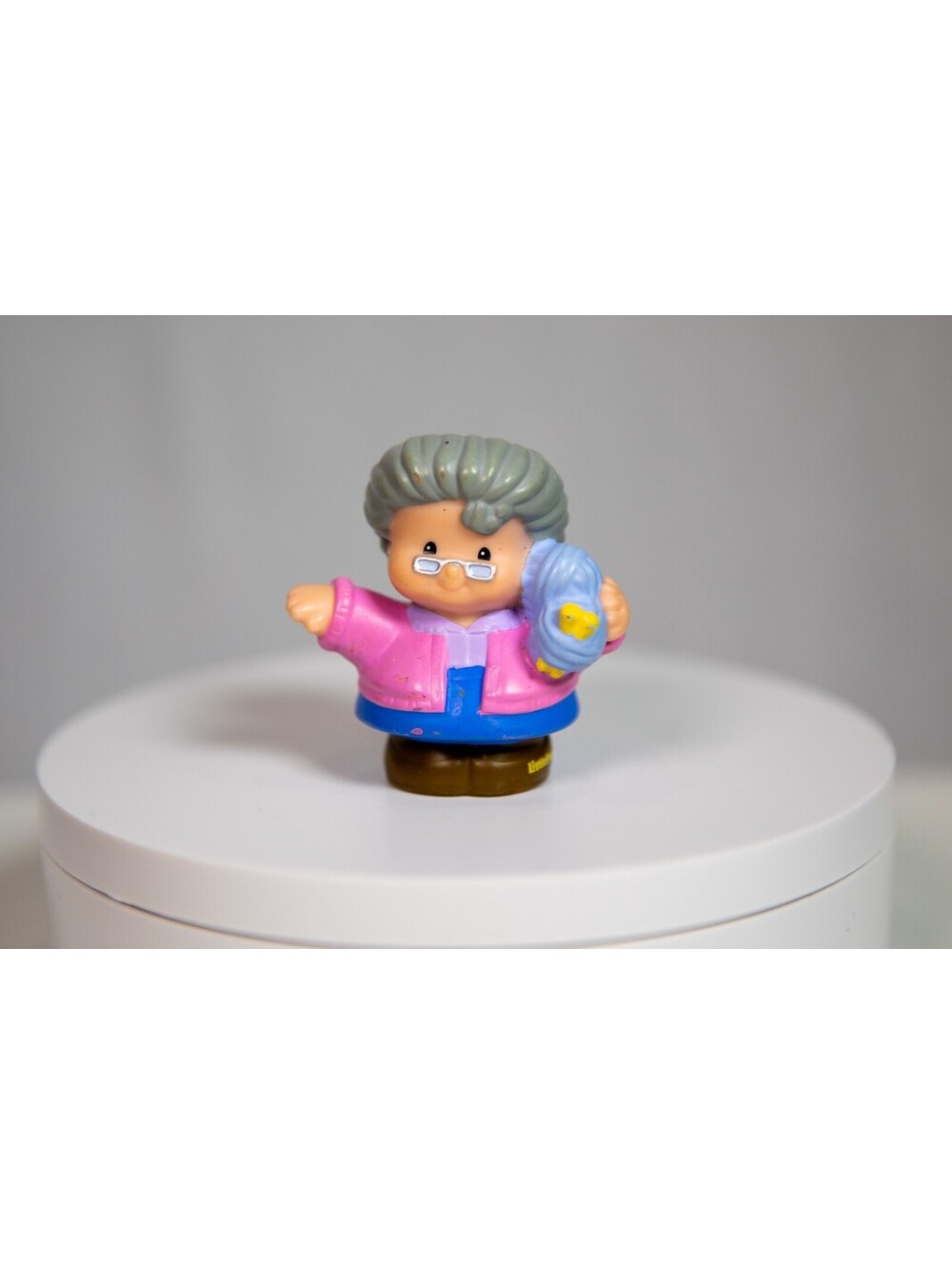 Fisher Price Little People Family Mom part Grandma knitting sewing glasses toy